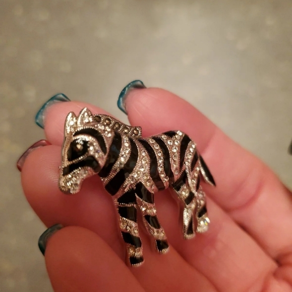 Striking Judith Jack SS Zebra Brooch - Picture 2 of 4